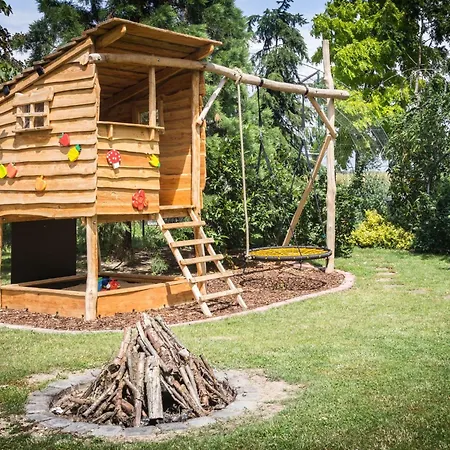 In Niedergurig Mit Grill- Sauna Und Gart By Interhome Malschwitz